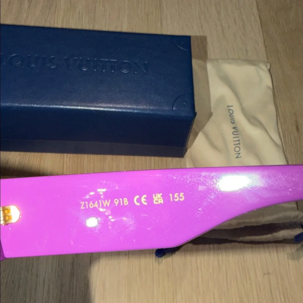 Louis Vuitton Purple Shield Sunglasses with Center Star - Picture 4 of 4